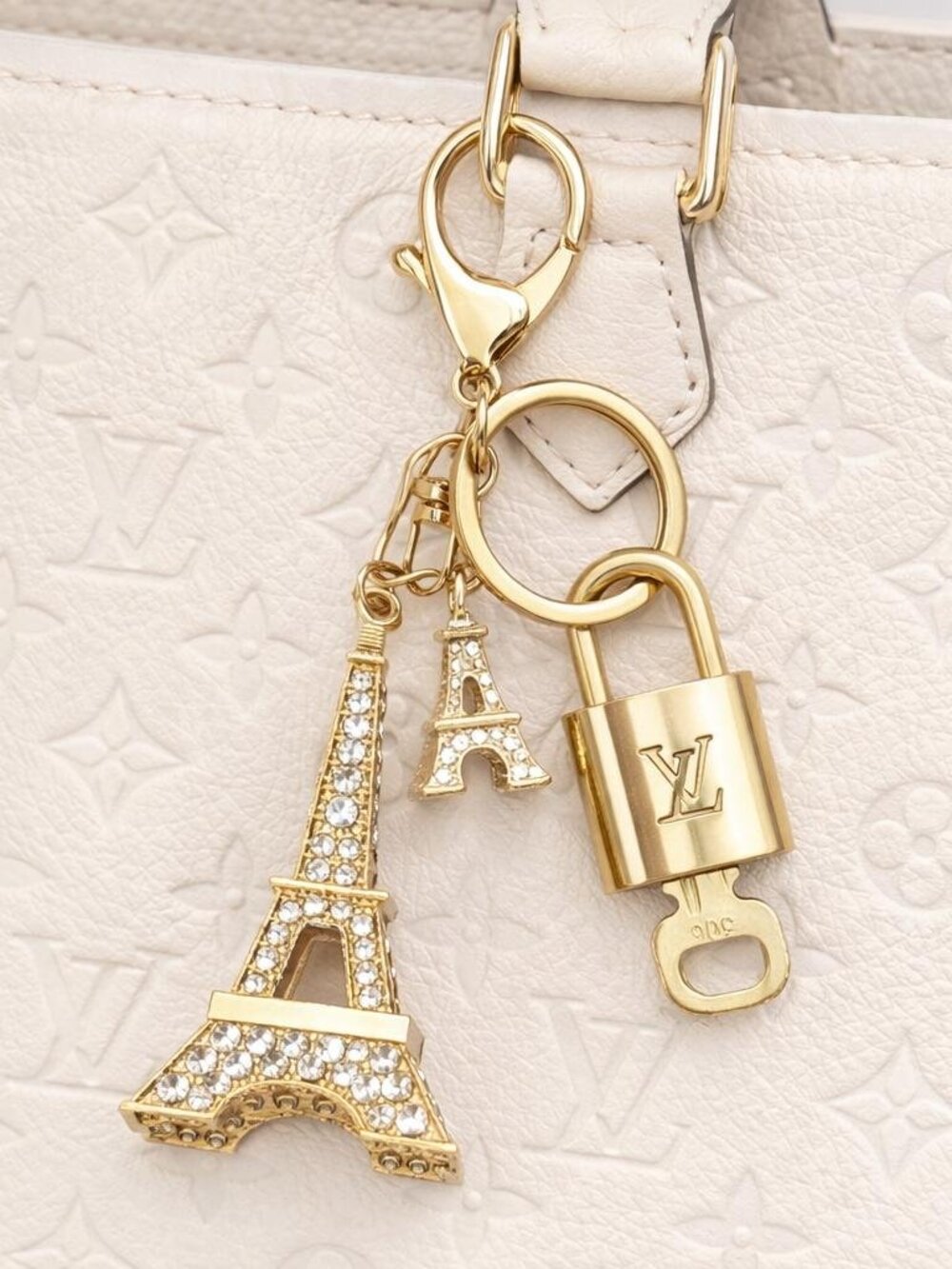 Authentic Louis Vuitton Padlock Gold 🔒 Key Set +Unbranded Eifel Tower Keychain - Picture 1 of 8